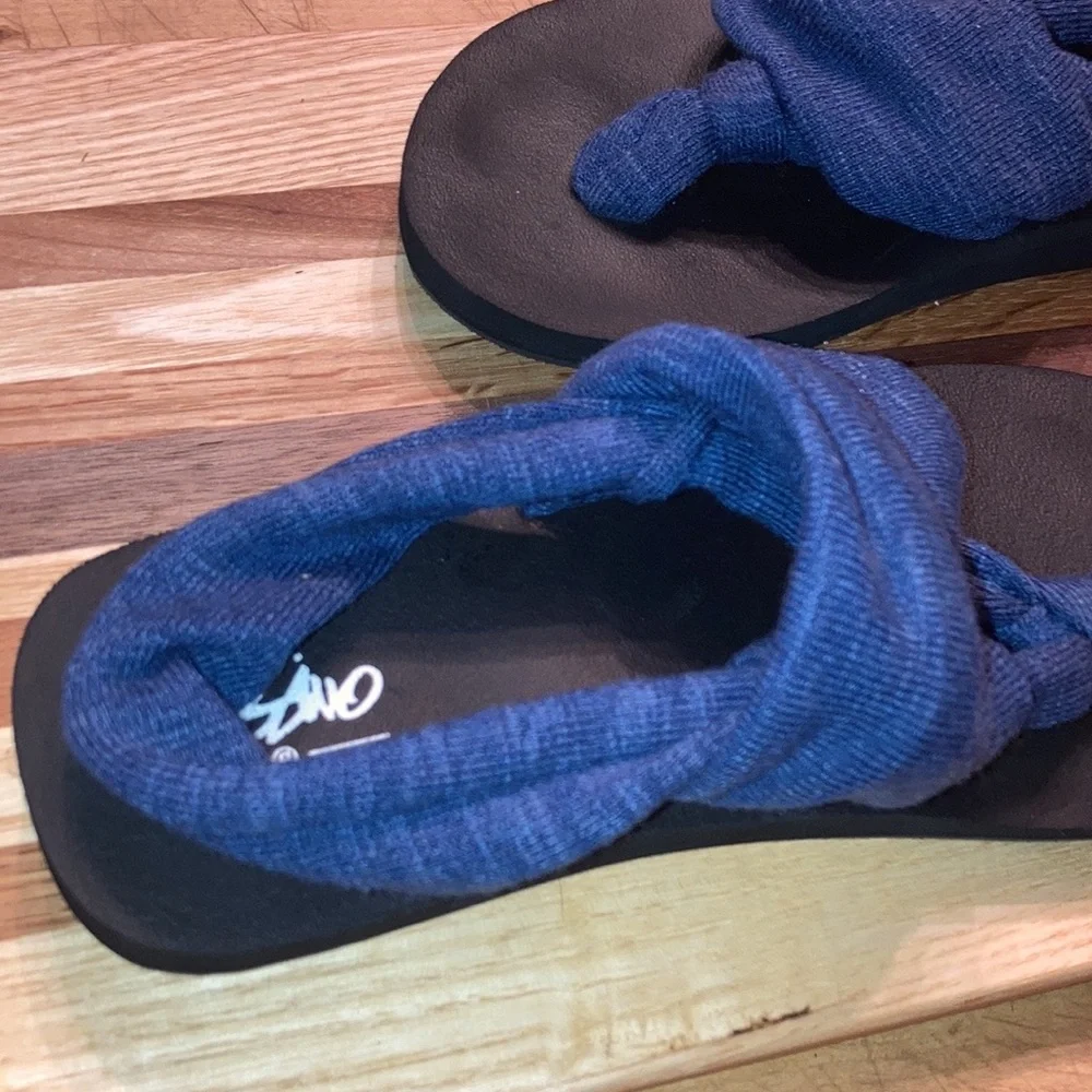 Sandals Mossimo Blue Stretchy Flat Sandals